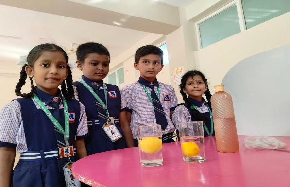 Floating lemon activity conducted by four students